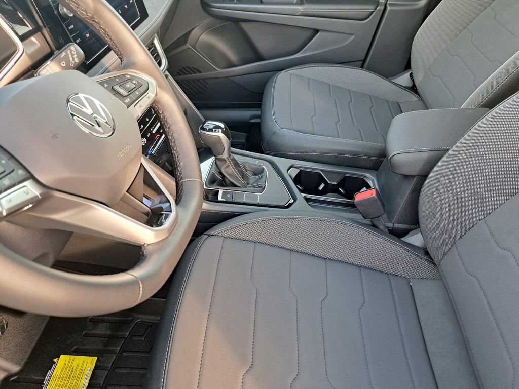 New 2026 Volkswagen Taos SE FWD image 19