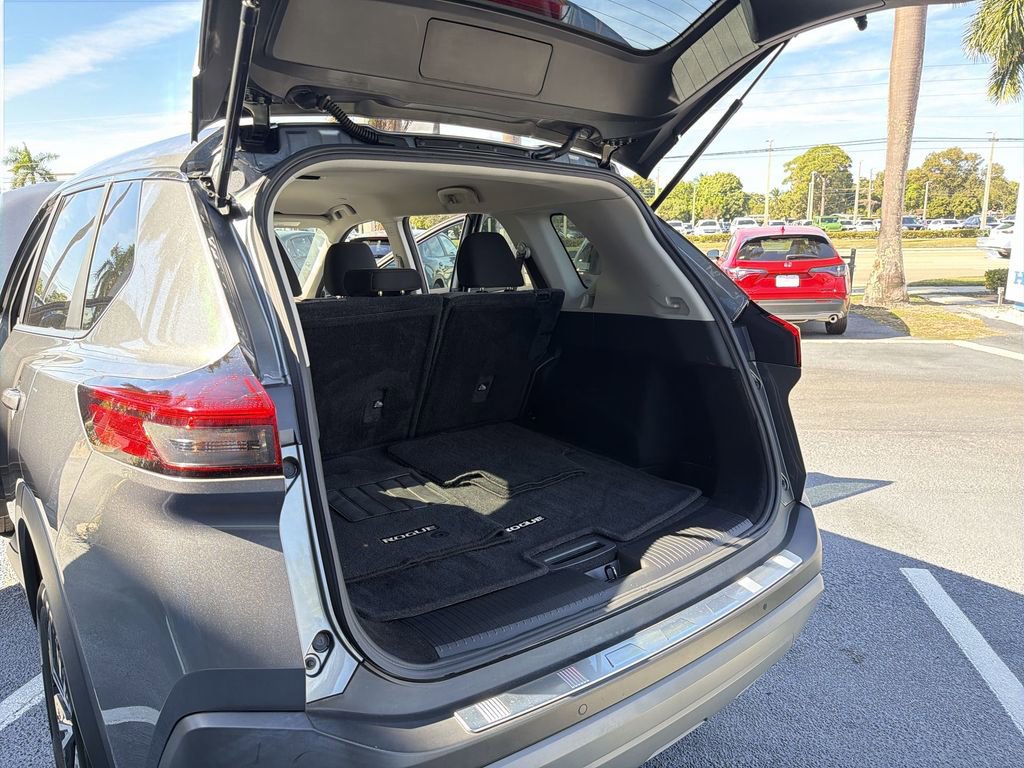 Used 2023 Nissan Rogue SV image 36