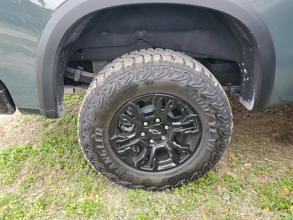 Used 2025 Chevrolet Silverado 1500 ZR2 w/ Technology Package AWD/4WD image 7