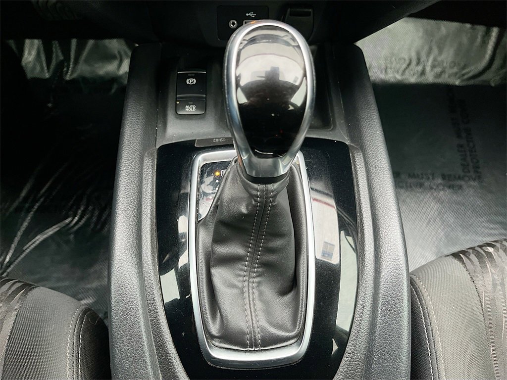 Used 2020 Nissan Rogue SV w/ Premium Package image 17