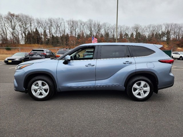 Used 2023 Toyota Highlander LE image 4