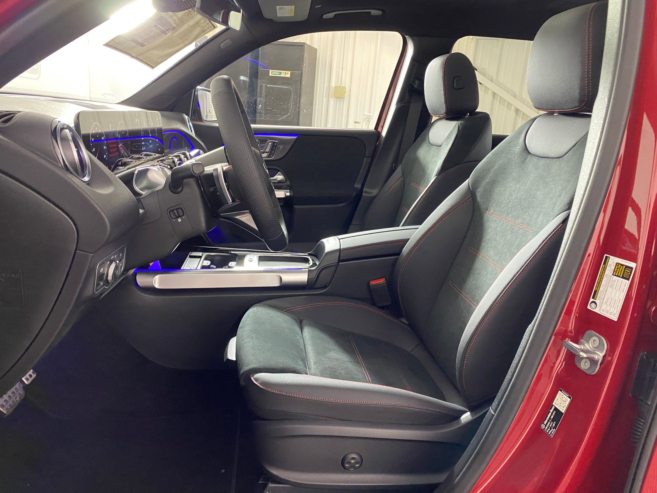 Used 2026 Mercedes-Benz GLB 250 4MATIC image 4