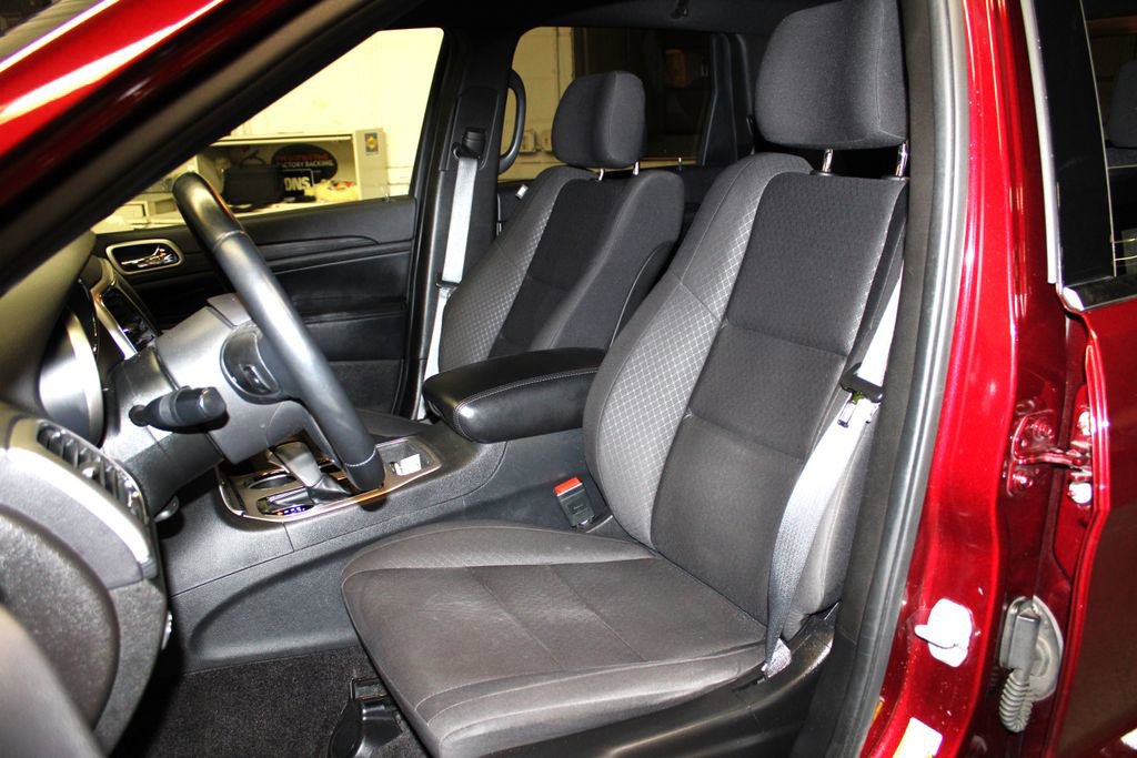 Used 2019 Jeep Grand Cherokee Laredo image 21