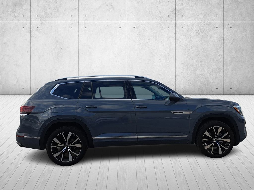 Used 2025 Volkswagen Atlas SEL Premium R-Line image 4