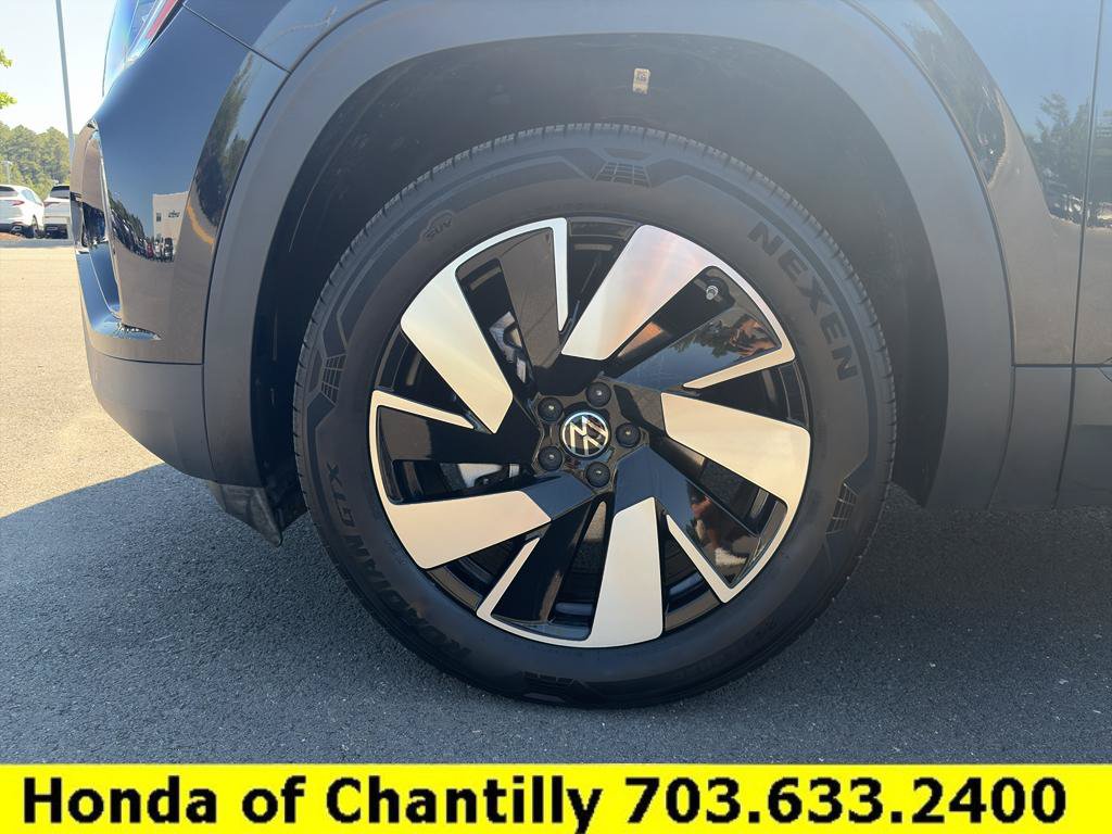 Used 2024 Volkswagen Atlas Cross Sport SE AWD/4WD image 29