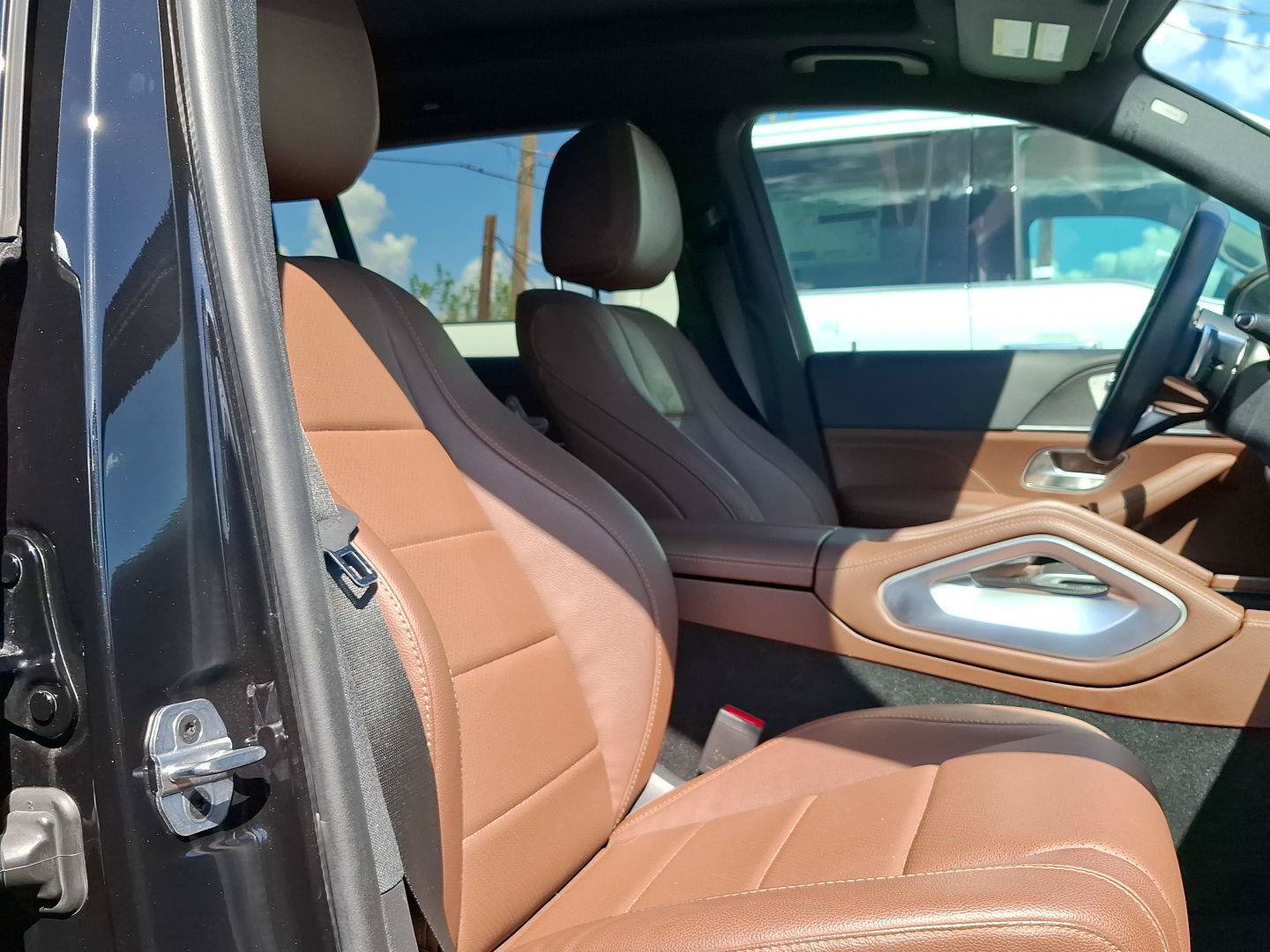 Used 2024 Mercedes-Benz GLS 450 4MATIC image 32