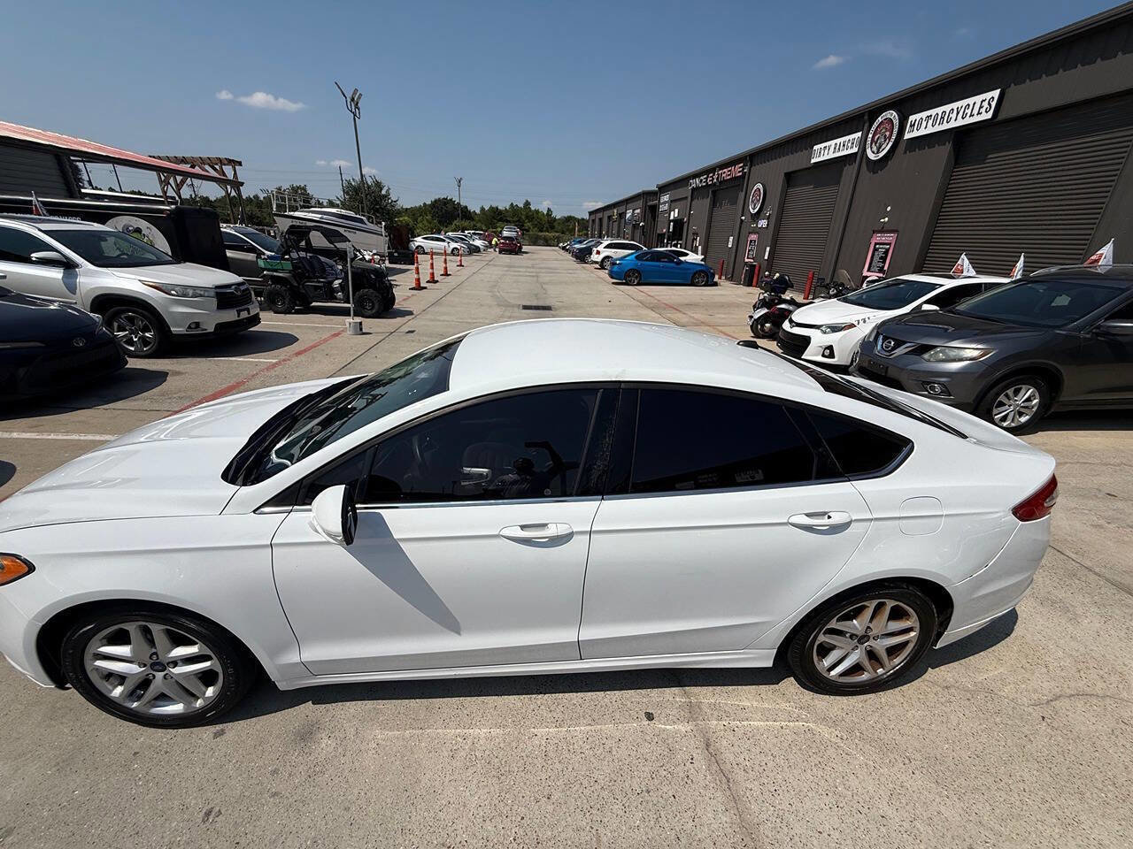 Used 2015 Ford Fusion SE image 9