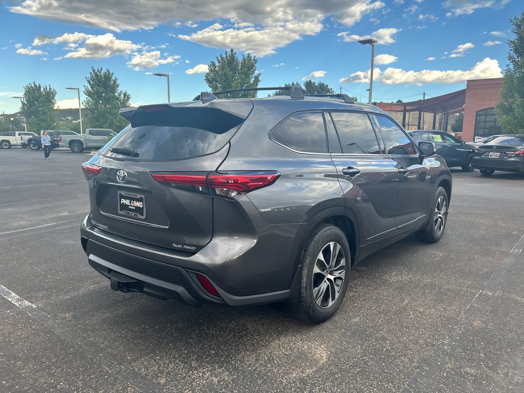 Used 2020 Toyota Highlander XLE AWD/4WD image 6