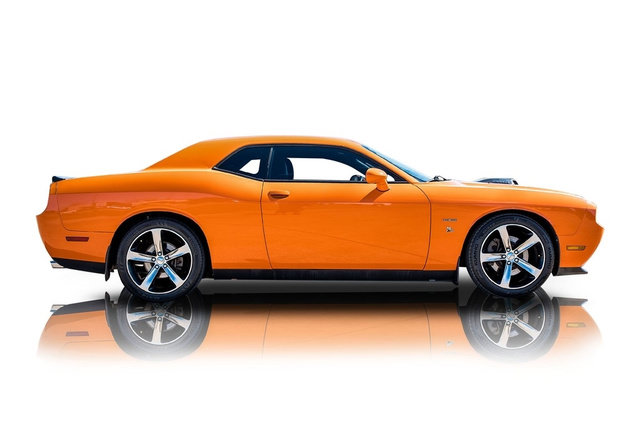 Used 2014 Dodge Challenger R/T RWD image 2