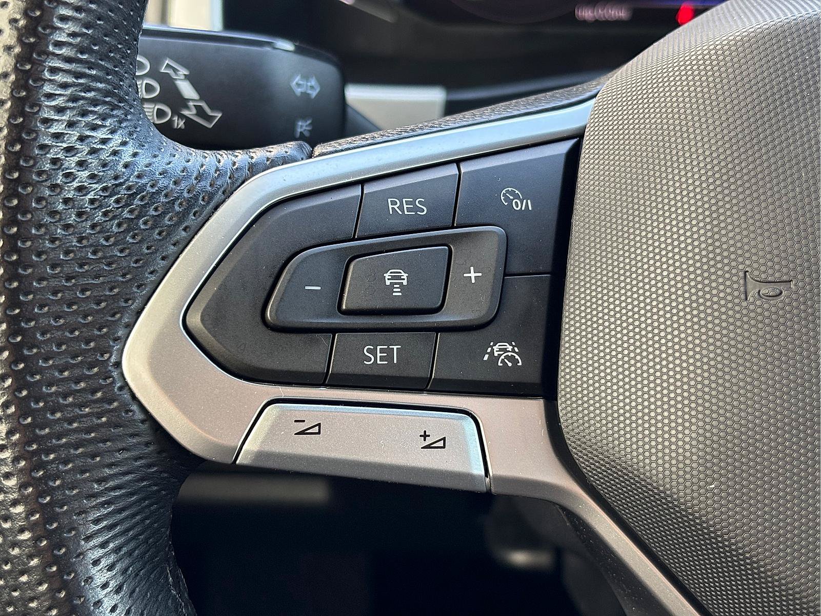 Used 2023 Volkswagen Atlas Cross Sport SEL Premium R-Line AWD/4WD image 35