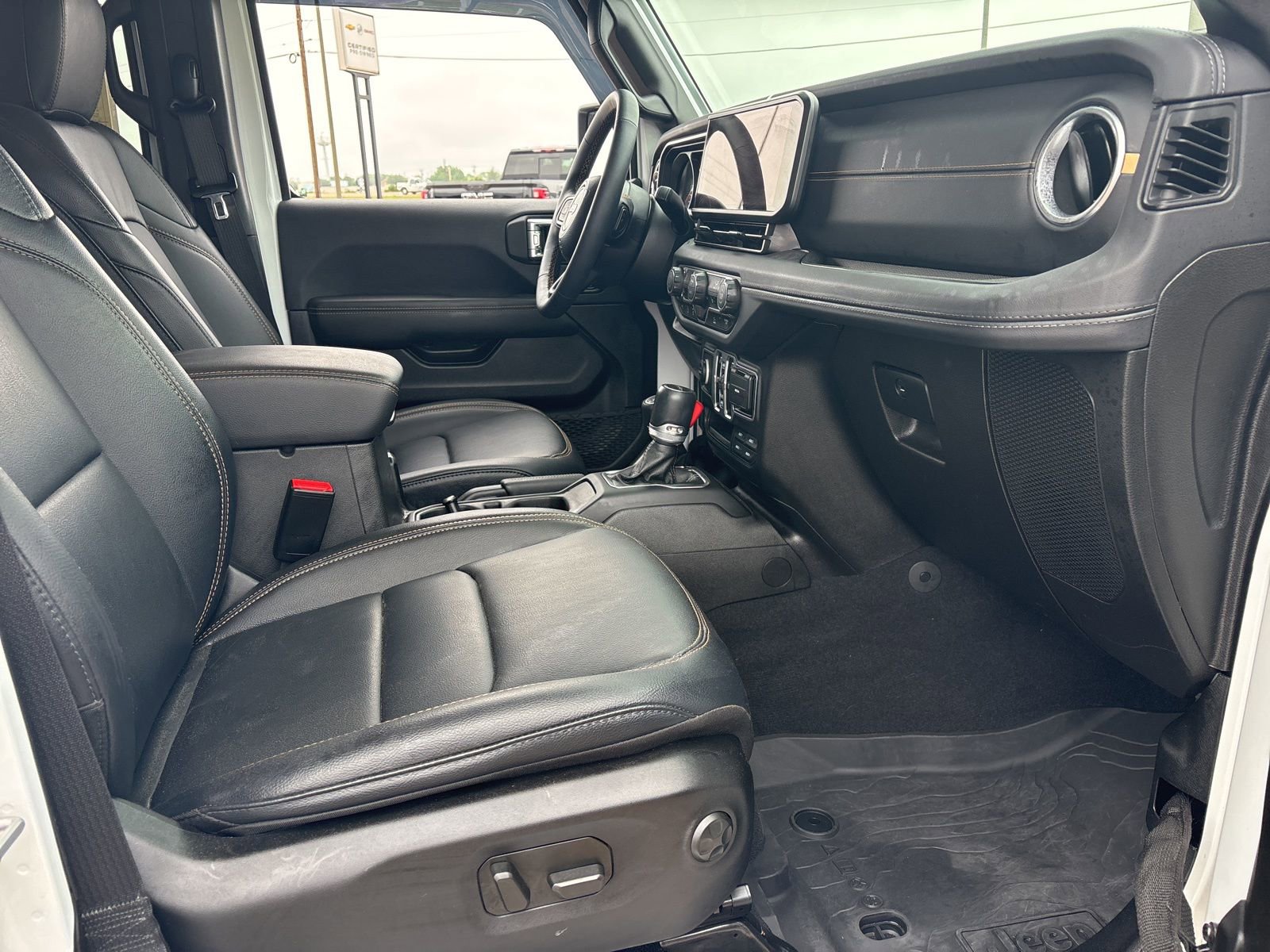 Used 2025 Jeep Gladiator Sport AWD/4WD image 17