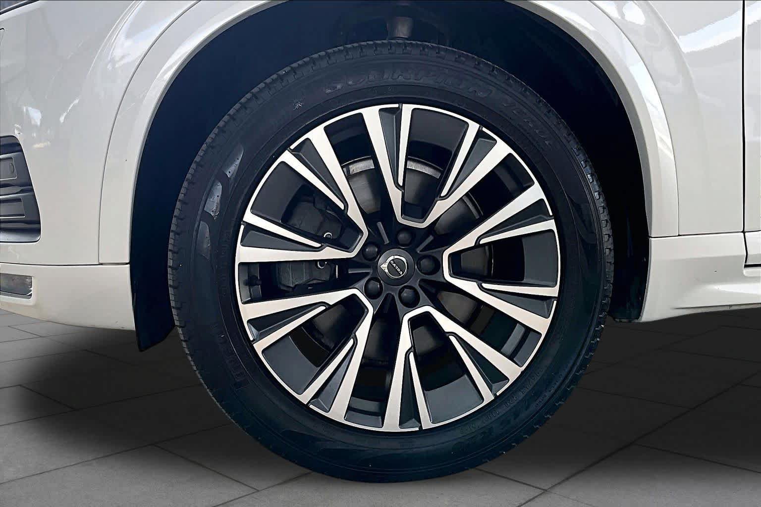 Used 2021 Volvo XC90 T5 Momentum w/ Protection Package Premier FWD image 11