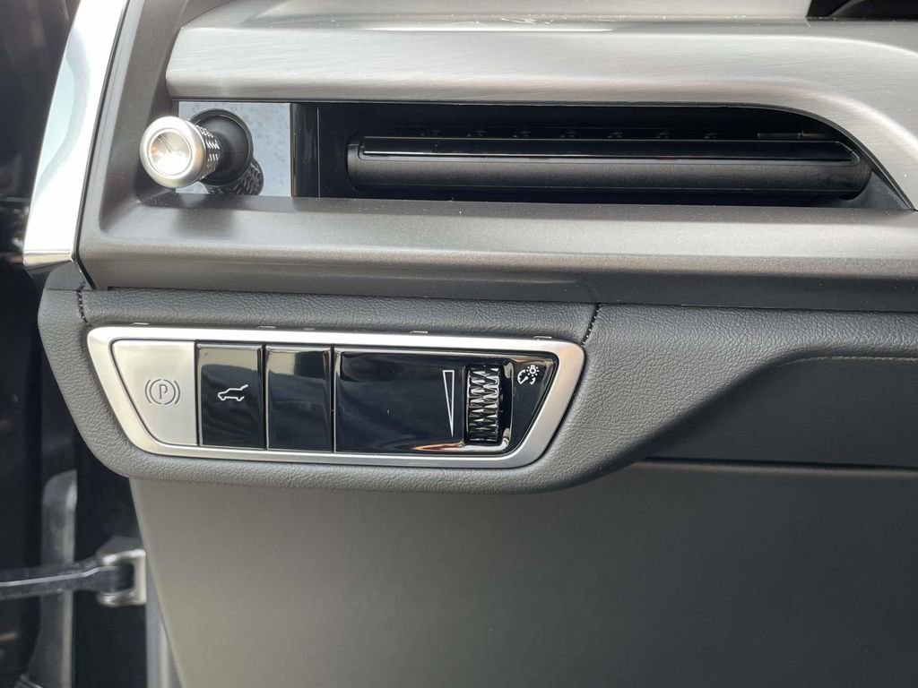 New 2026 Cadillac Vistiq Sport image 22