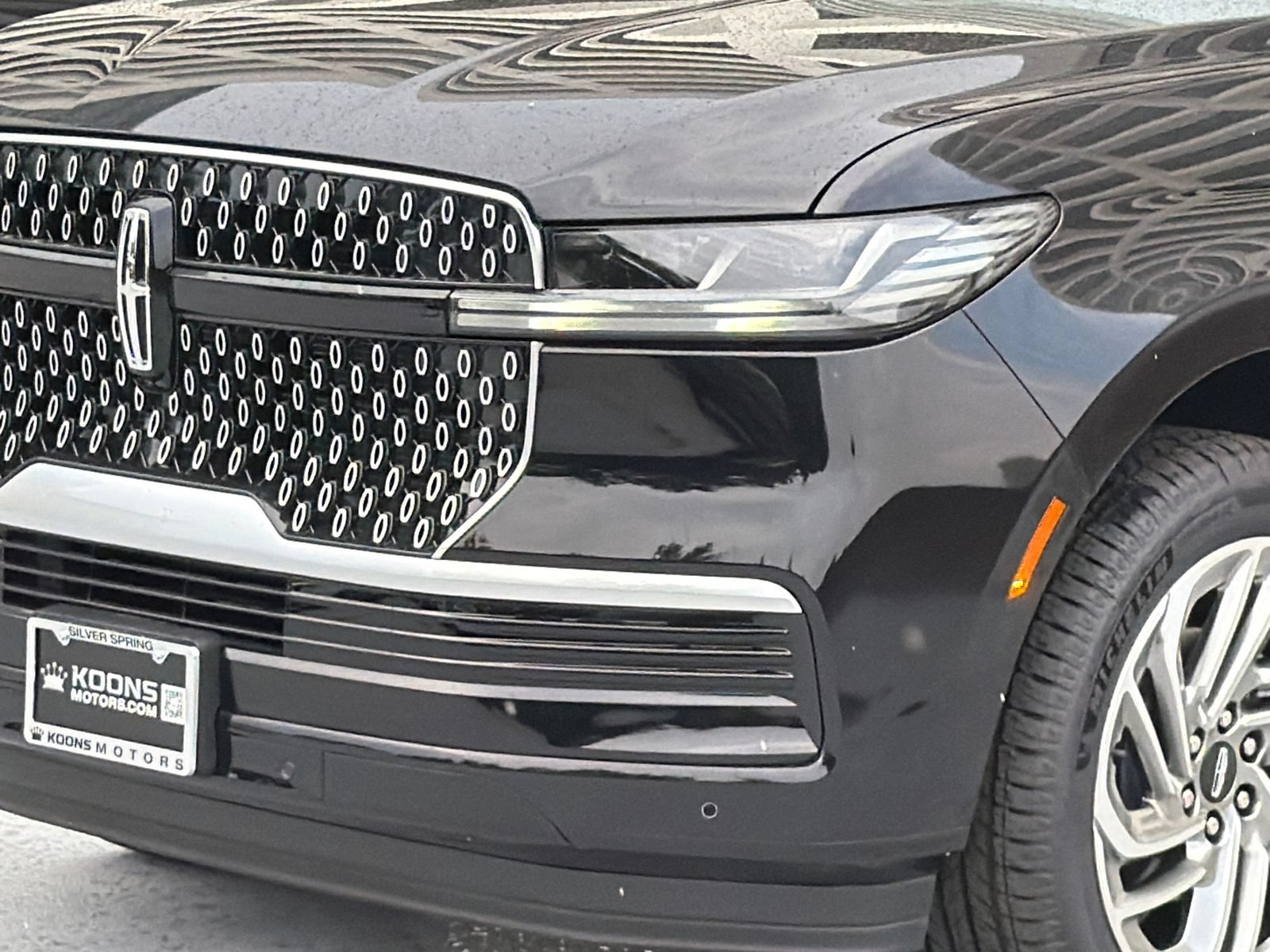 New 2026 Lincoln Navigator L Reserve AWD/4WD image 2