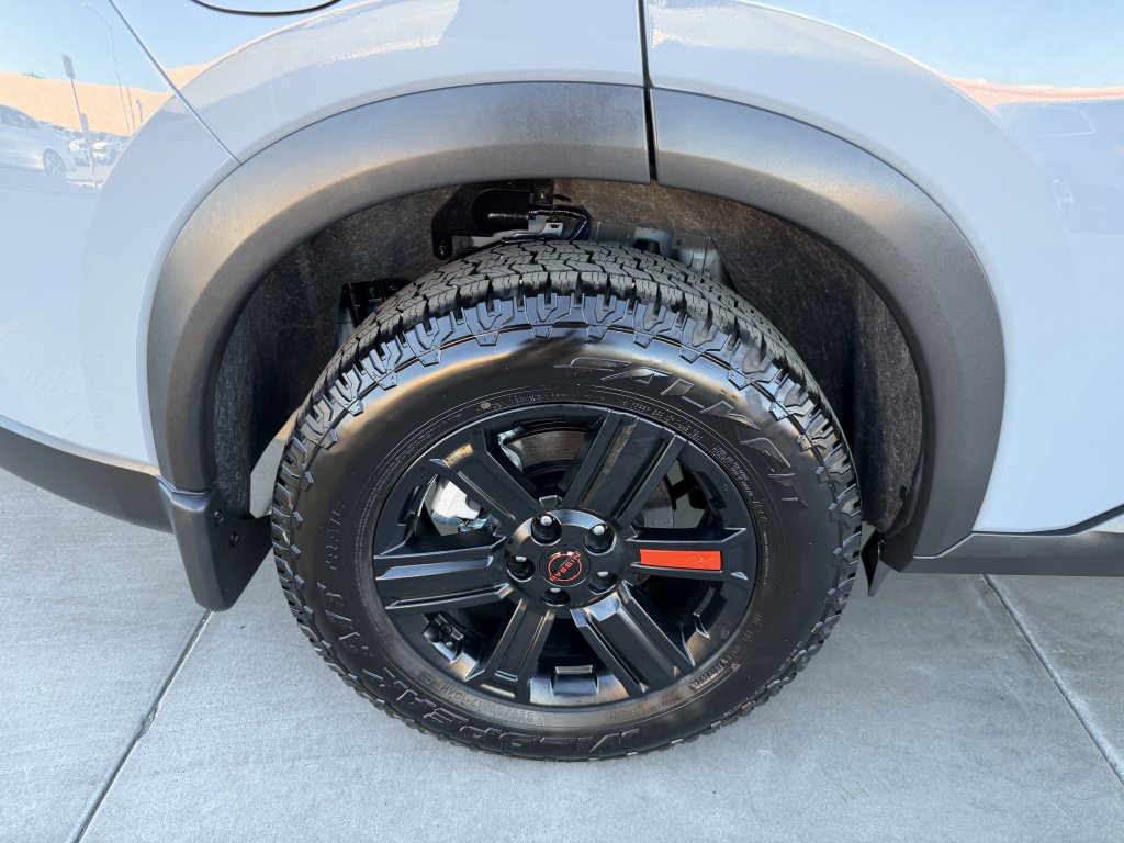 Used 2025 Nissan Rogue SV image 15