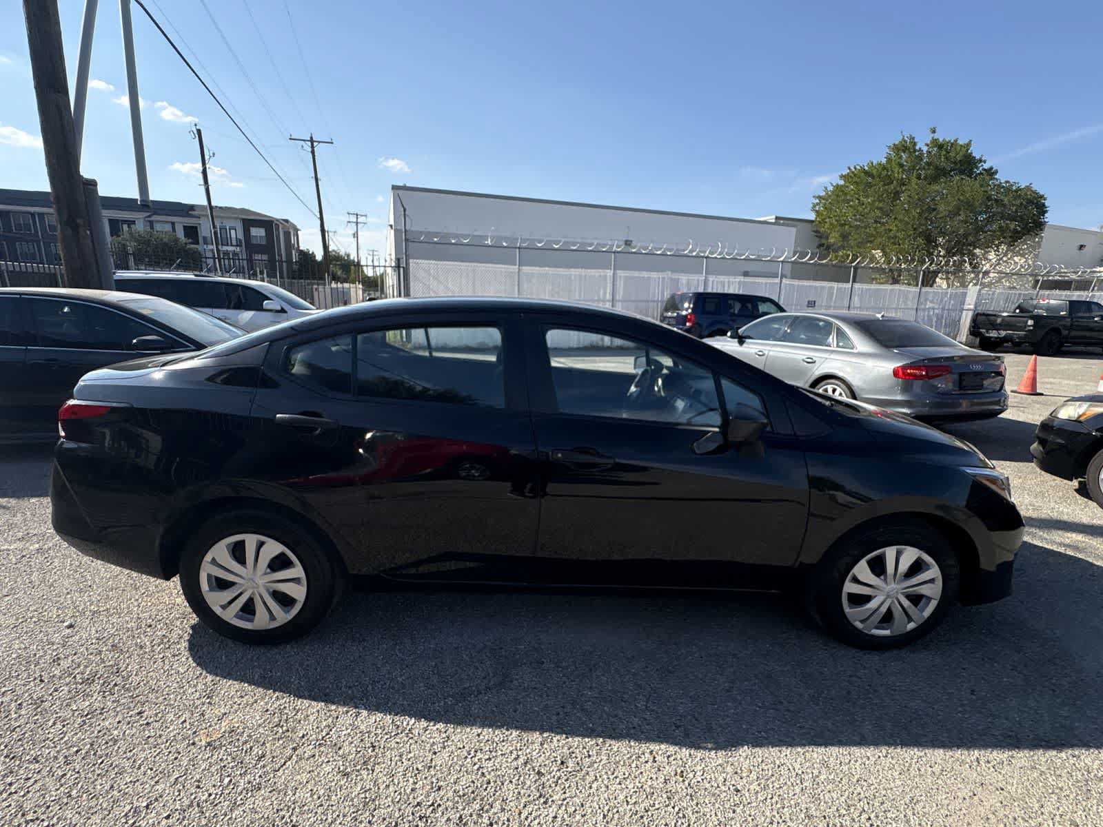 Used 2025 Nissan Versa S FWD image 7