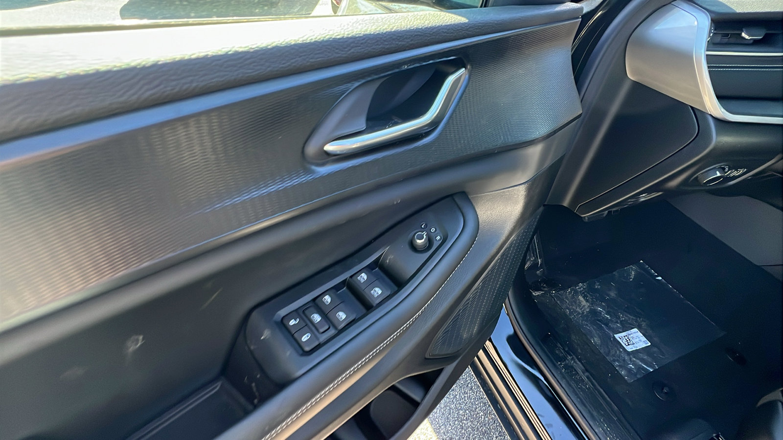 New 2025 Jeep Grand Cherokee Altitude image 15