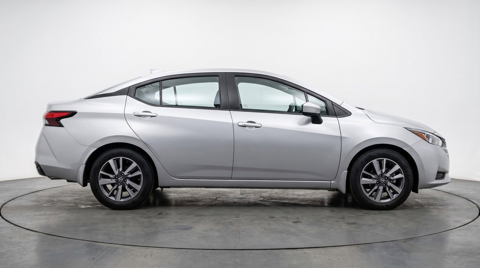 Used 2025 Nissan Versa SV FWD image 8