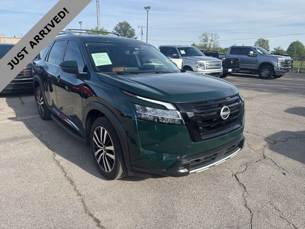 Certified 2023 Nissan Pathfinder Platinum w/ Black Appearance Package image 3