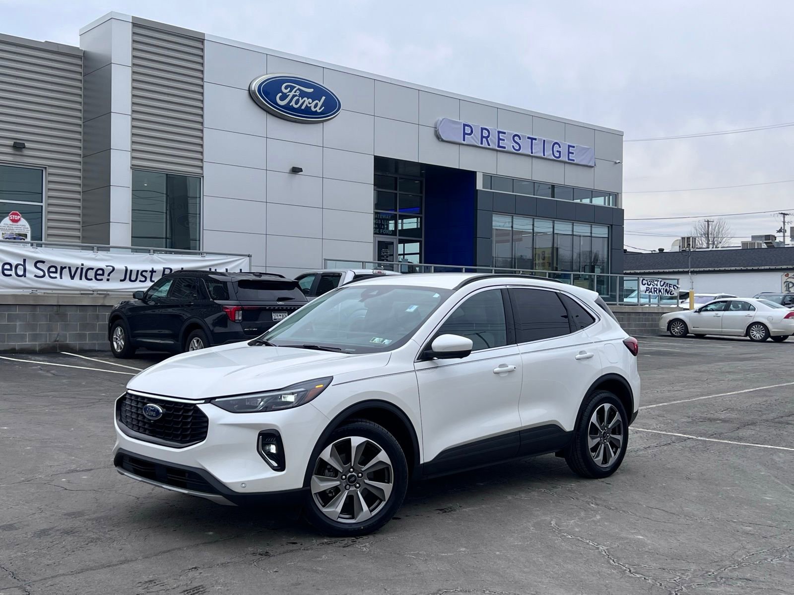 Used 2023 Ford Escape Platinum image 1