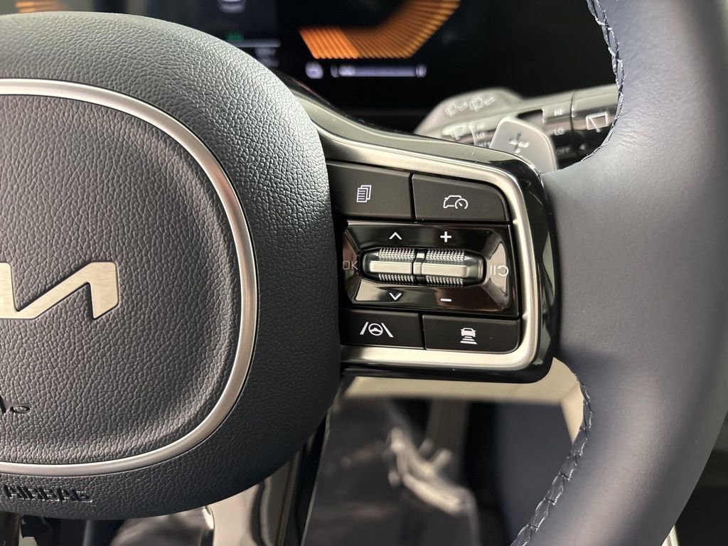 New 2026 Kia Carnival EX FWD image 30