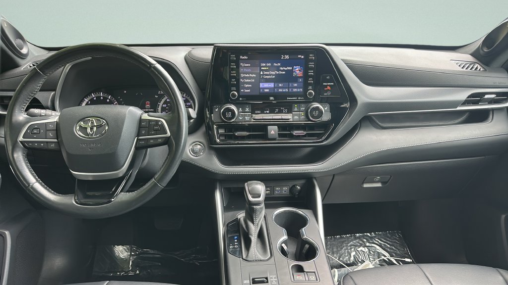 Used 2022 Toyota Highlander XSE FWD image 11