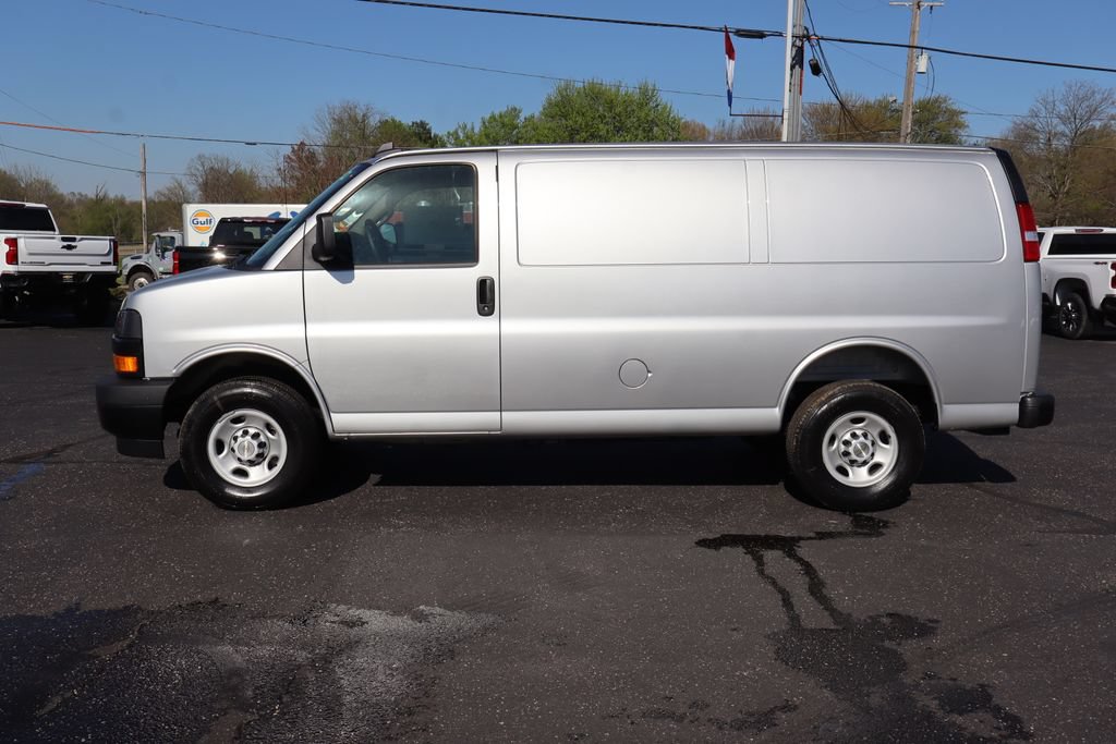 New 2025 Chevrolet Express 3500 w/ Driver Convenience Package RWD image 18