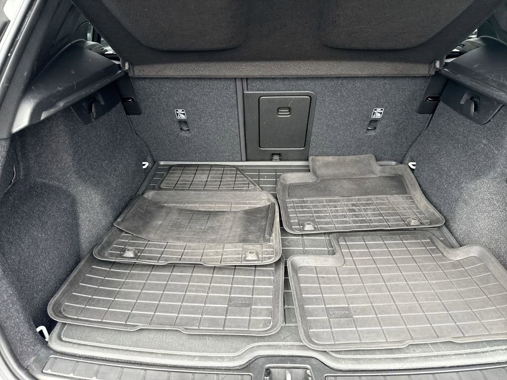 Used 2021 Volvo XC40 T5 R-Design w/ Advanced Package image 20