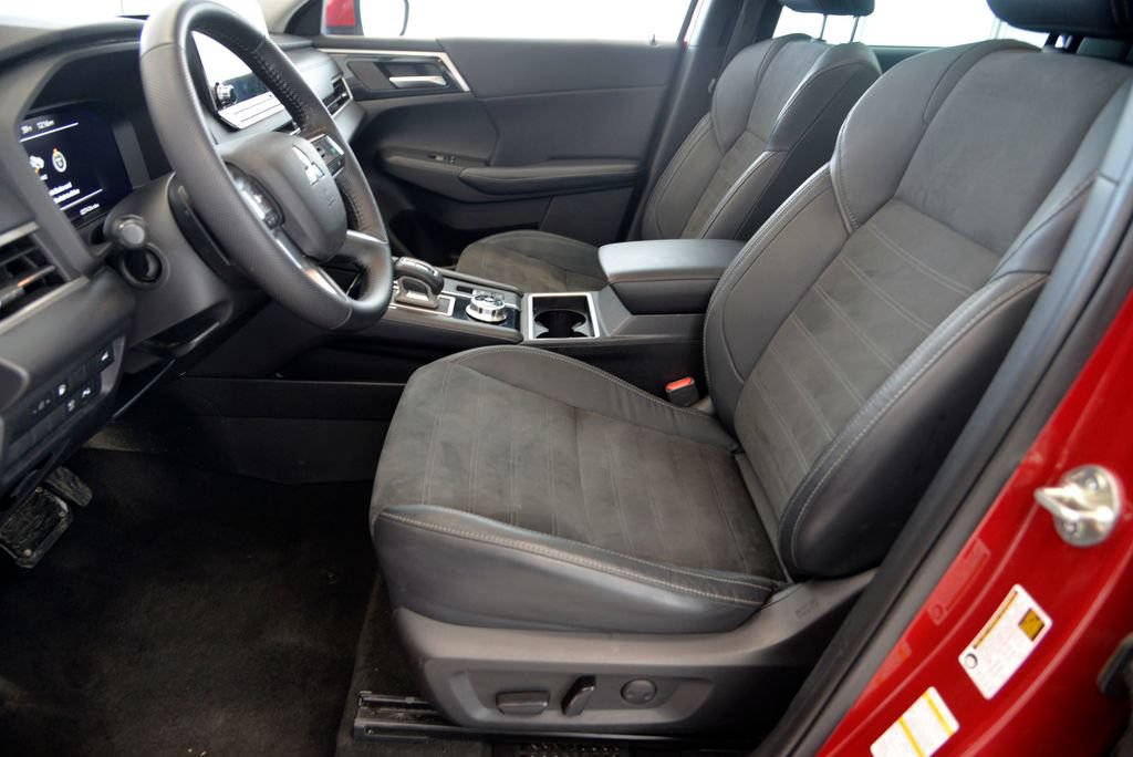 Used 2023 Mitsubishi Outlander SE AWD/4WD image 16