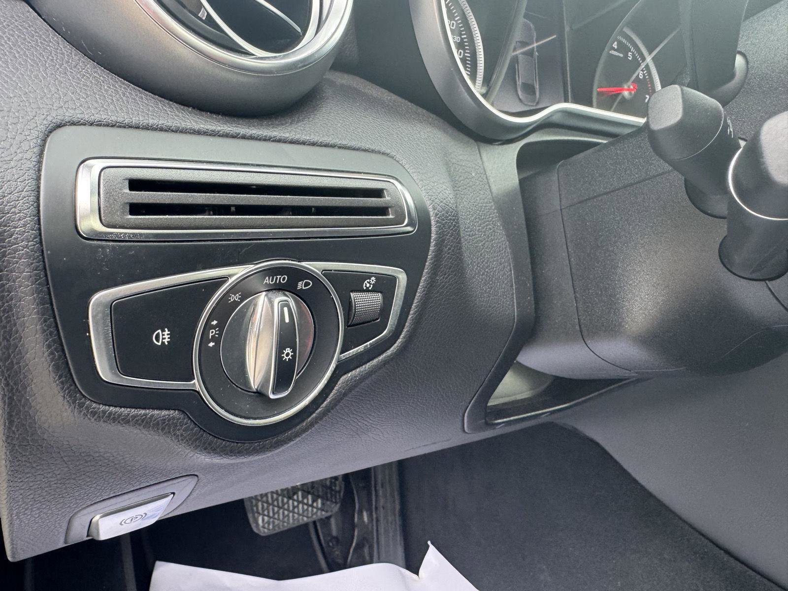 Used 2018 Mercedes-Benz C 300 4MATIC Sedan image 7