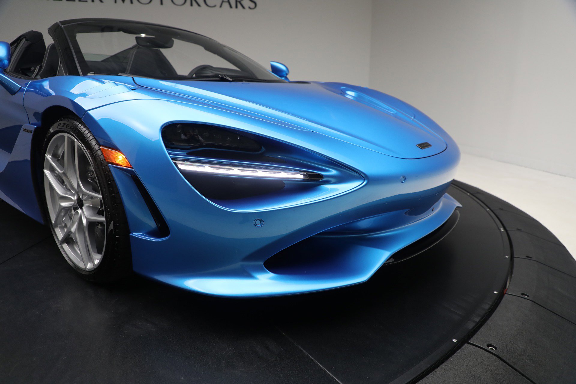 Used 2025 McLaren 750S Spider RWD image 40