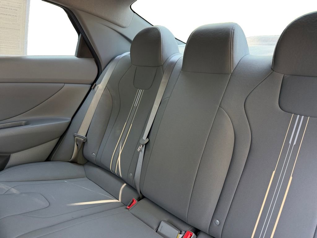 Used 2025 Hyundai Elantra Sport FWD image 13