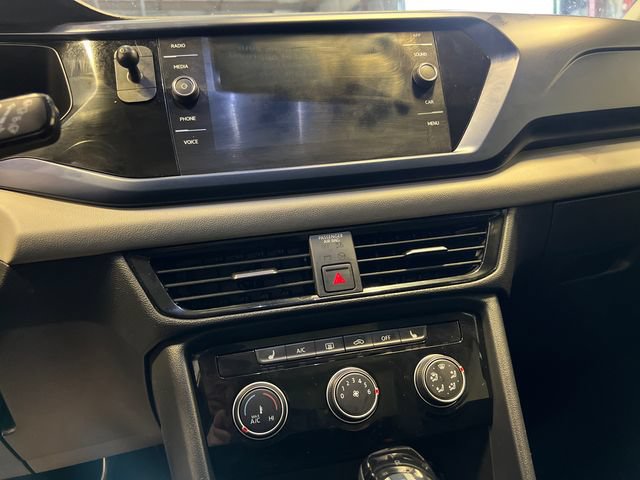 Certified 2023 Volkswagen Taos SE w/ Panoramic Sunroof Package FWD image 24