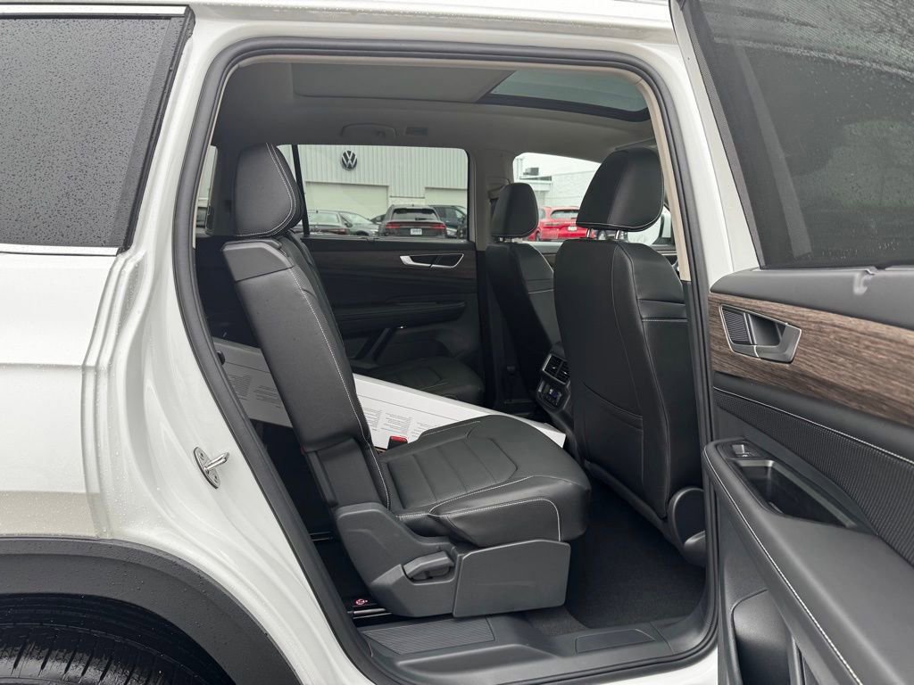 Used 2025 Volkswagen Atlas SEL AWD/4WD image 41