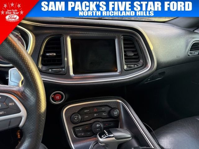Used 2015 Dodge Challenger SRT image 9