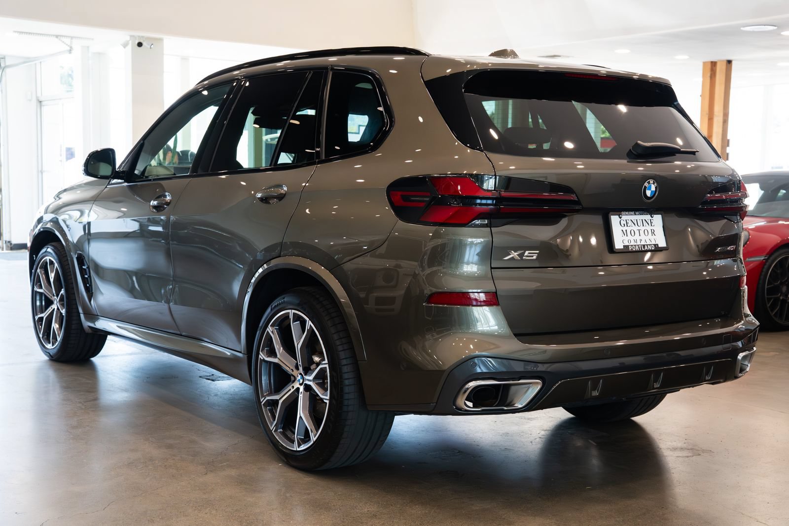 Used 2024 BMW X5 xDrive40i w/ M Sport Package AWD/4WD image 6