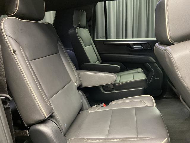 Used 2025 Chevrolet Suburban Premier AWD/4WD image 15