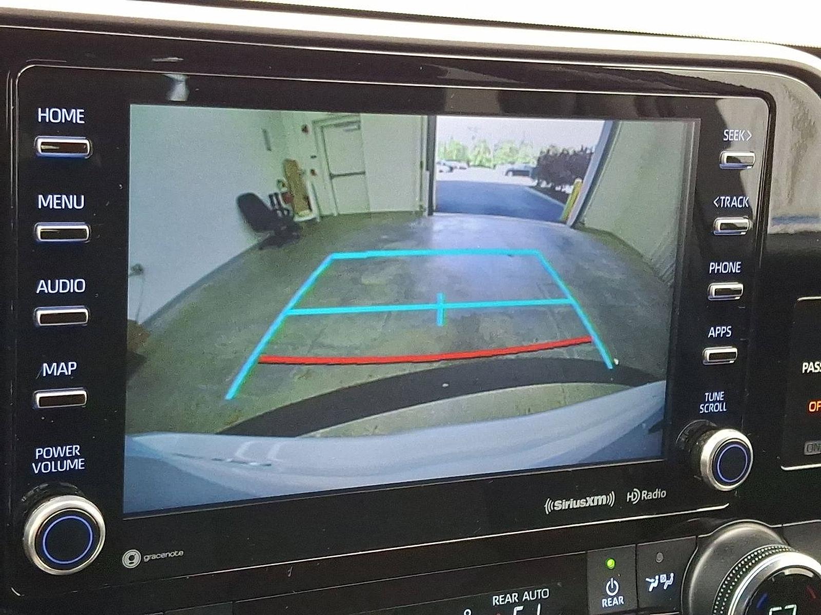 Used 2022 Toyota Highlander LE AWD/4WD image 15