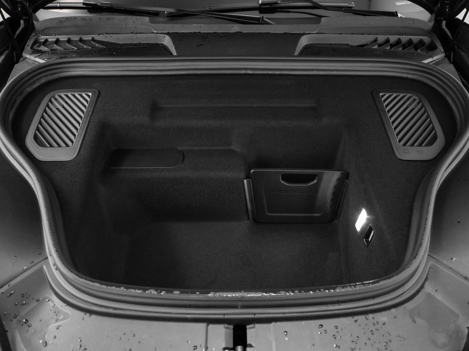 New 2025 Porsche Macan 4S Electric image 17