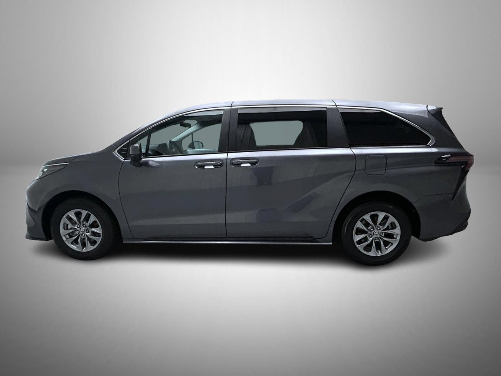 Used 2025 Toyota Sienna LE FWD image 8