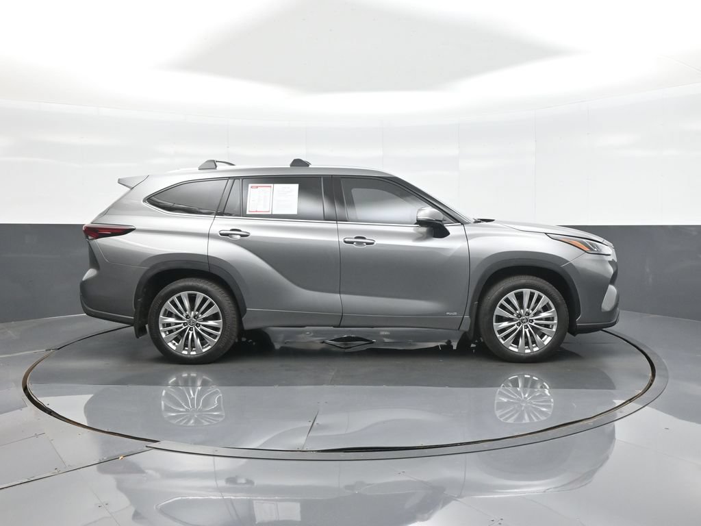 Certified 2026 Toyota Highlander Platinum AWD/4WD image 8