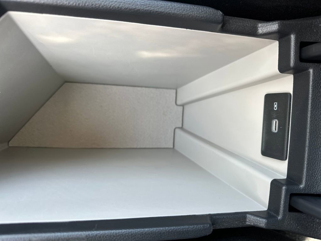 Used 2025 Volkswagen Jetta SE FWD image 18