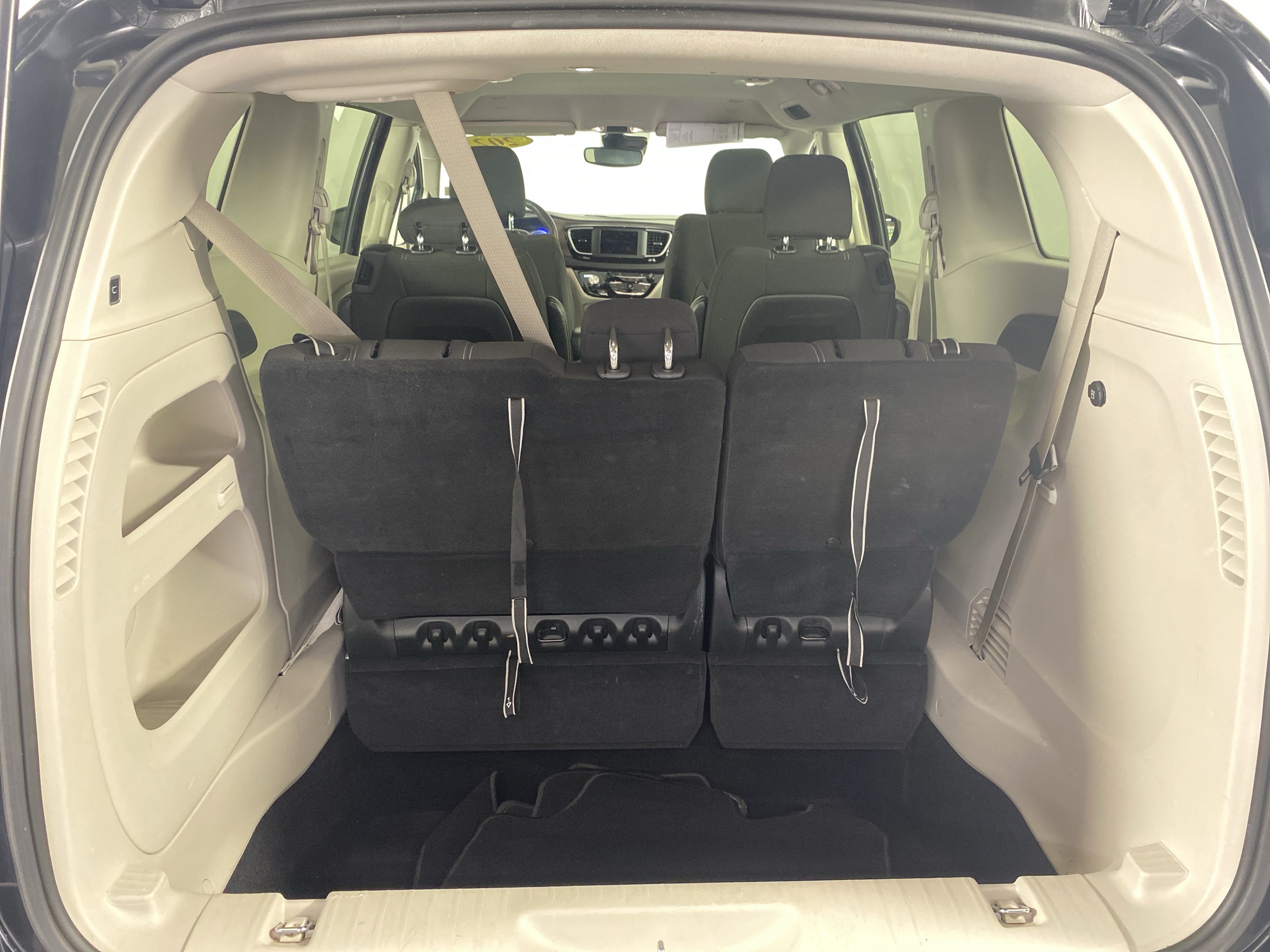 Used 2023 Chrysler Voyager LX FWD image 30