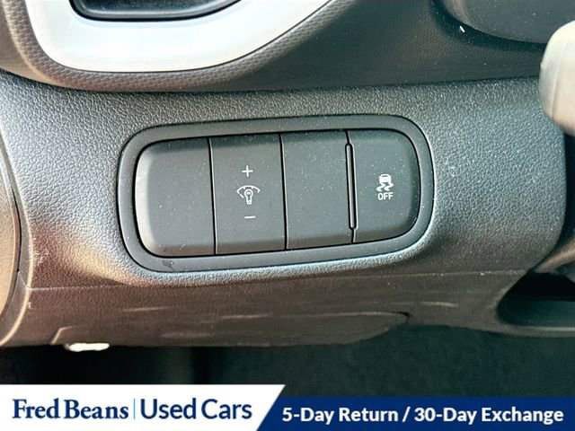 Used 2023 Hyundai Venue Limited image 12