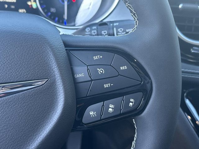 New 2026 Chrysler Pacifica Limited image 21