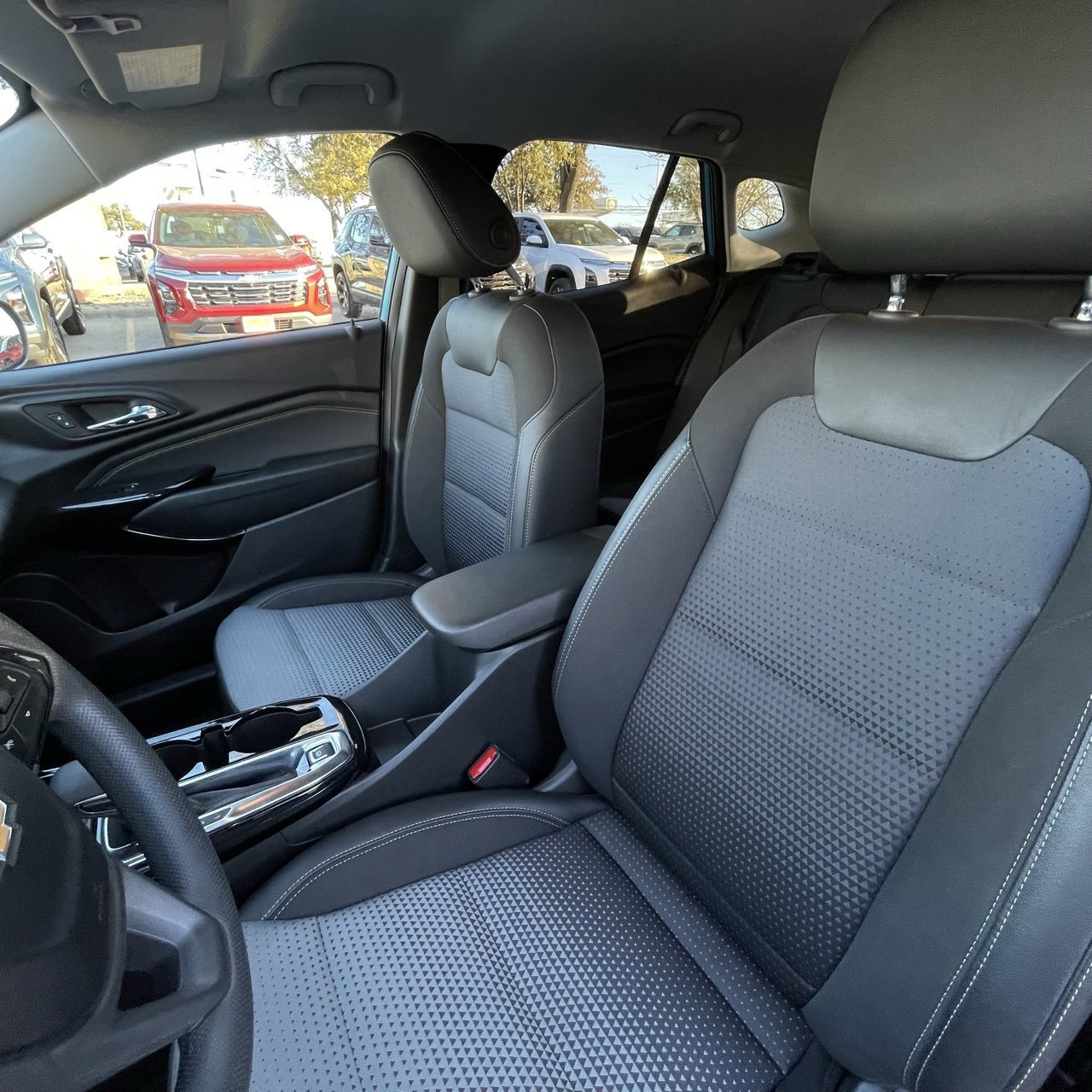 Used 2025 Chevrolet Trax LT image 21