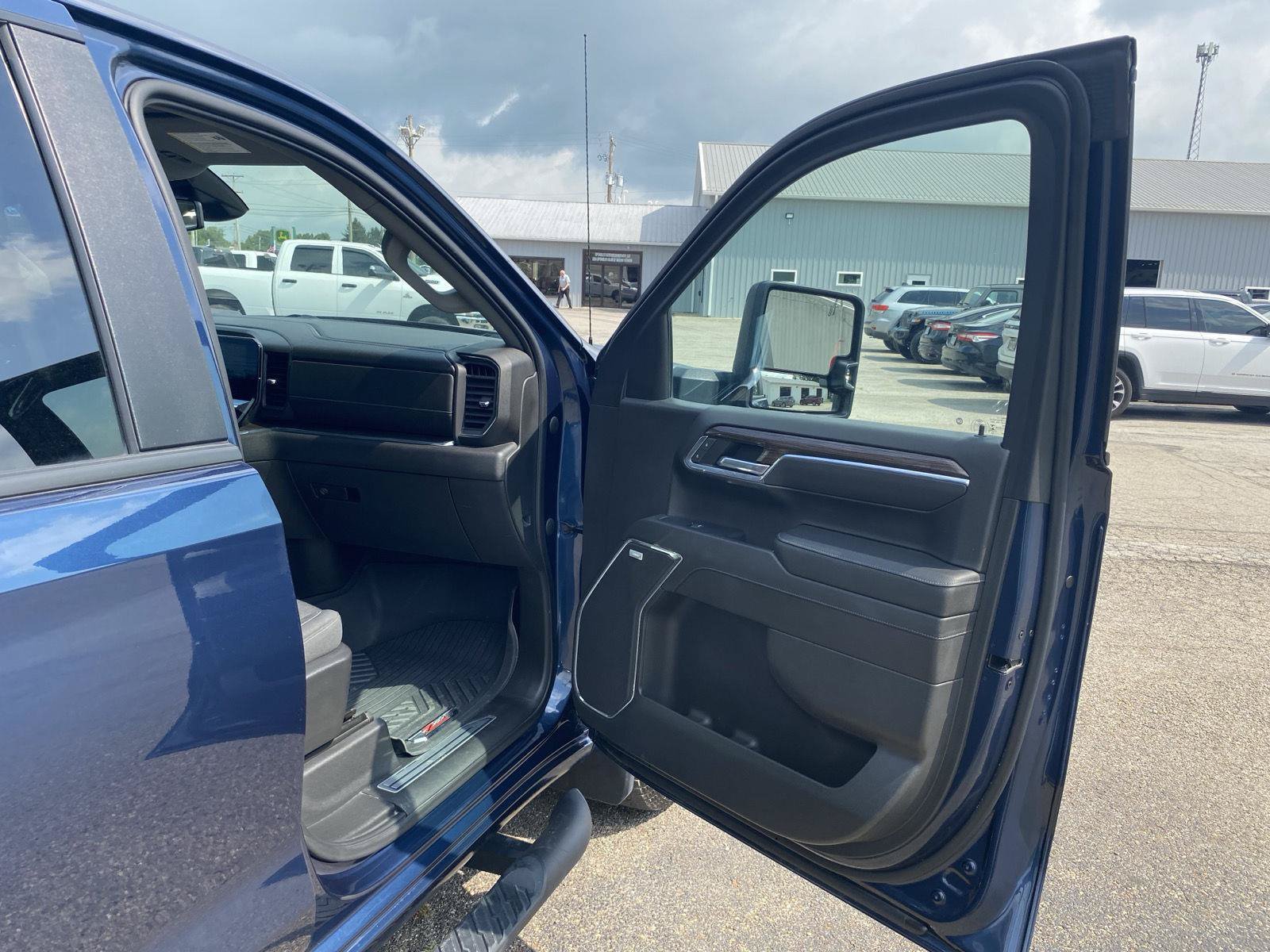 Used 2023 Chevrolet Silverado 1500 RST AWD/4WD image 38