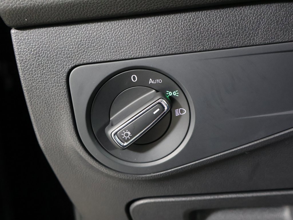 Used 2023 Volkswagen Tiguan SE R-Line image 27