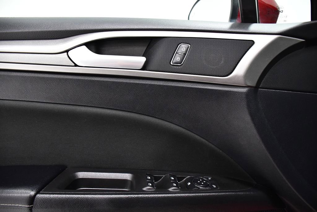 Used 2020 Ford Fusion SE image 17