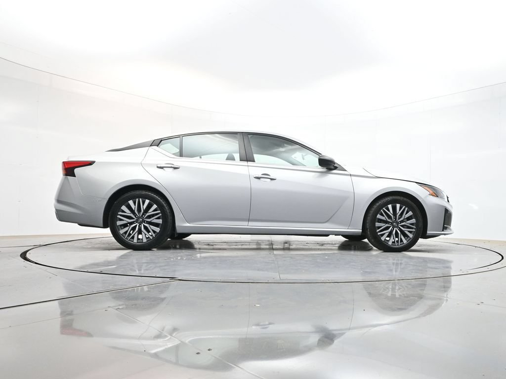Used 2024 Nissan Altima 2.5 SV FWD image 39